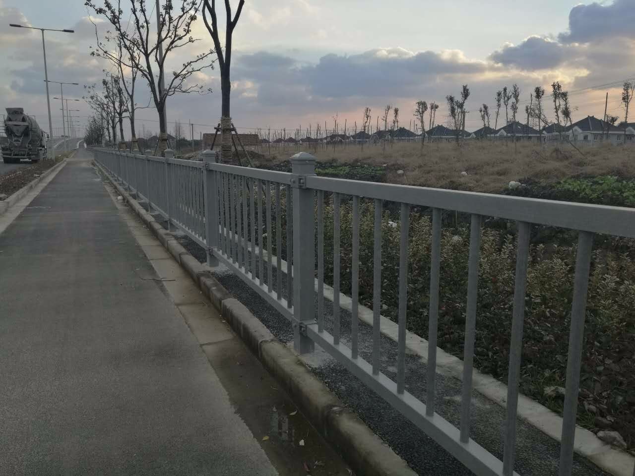 福建玻璃鋼交通護(hù)欄
