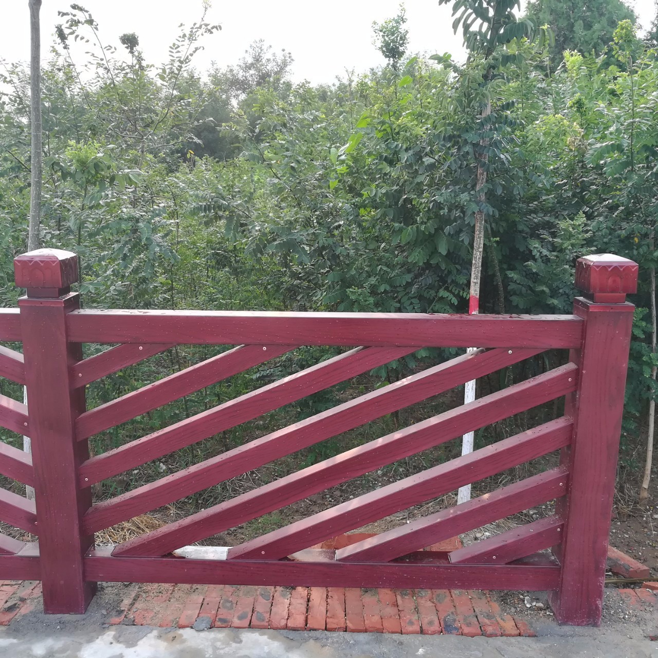福建玻璃鋼仿木護(hù)欄款式2