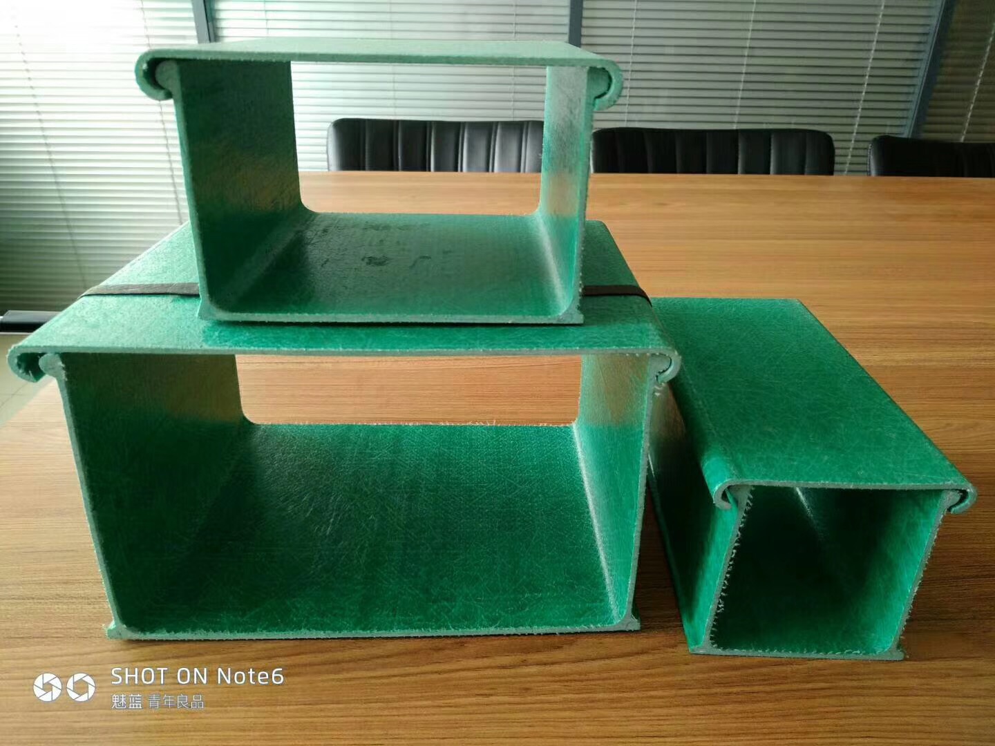 福建玻璃鋼橋架與鋅鋼橋架對比